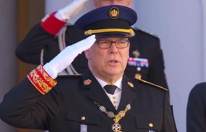 Le Prince Albert II décore la force publique en présence de l’ensemble des Grimaldi réunis pour la fête nationale 2024