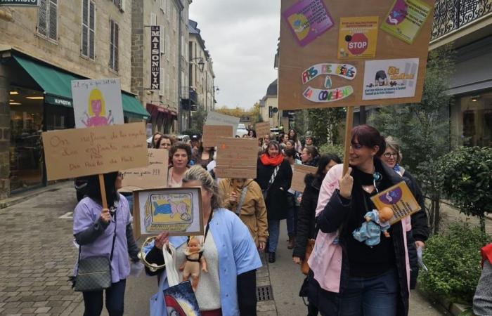 des assistantes maternelles dans la rue pour dénoncer leurs mauvaises conditions de travail