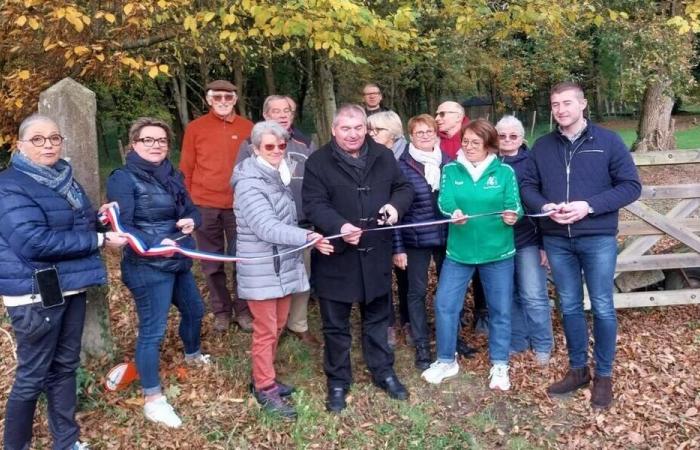 Bagnoles-de-l’Orne-Normandie. Des élus et des randonneurs inaugurent le sentier Laumondière