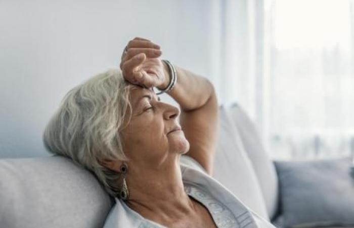 Avez-vous tendance à vous assoupir pendant la journée ? Cela peut être lié au syndrome de pré-démence