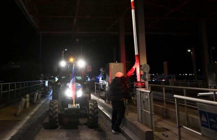 un convoi en route pour tenter de bloquer la frontière franco-espagnole près de Perpignan