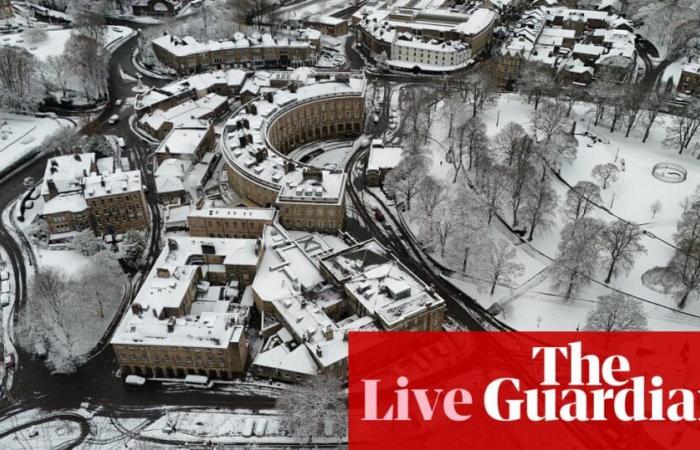 Météo britannique en direct : annulations de trains et retards routiers alors que les conditions de neige créent un « premier avant-goût de l’hiver »