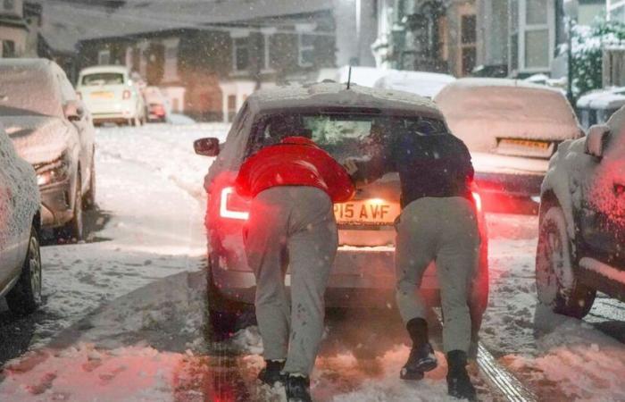 Prévisions de neige au Royaume-Uni EN DIRECT : Chaos ferroviaire et routier alors que la neige tombe sur l’Angleterre | Météo