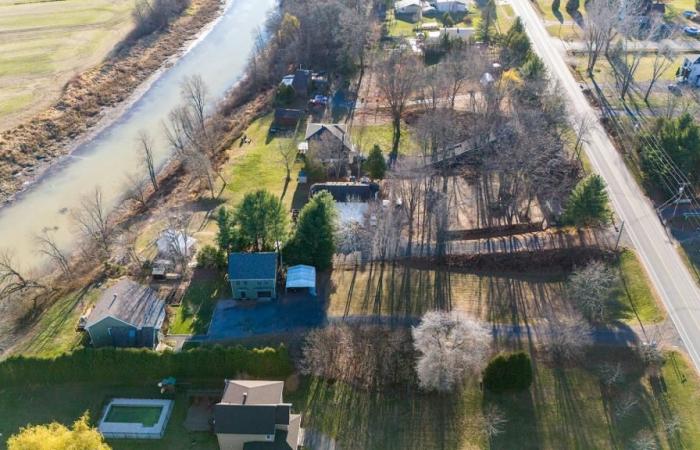 Élégant cottage bordant un plan d’eau dans un contexte de tranquillité champêtre