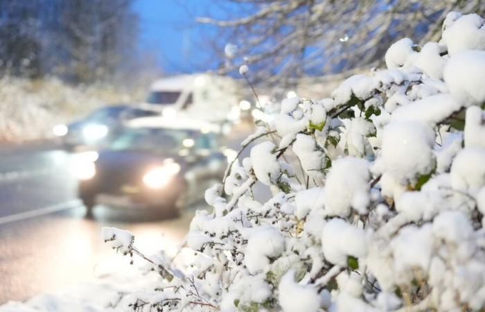 Dernières conditions météorologiques : alerte à la neige sévère sur les principales autoroutes alors que les conducteurs sont confrontés à un « risque important » et que les températures chutent