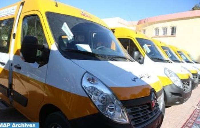 Livraison de 10 autobus scolaires au profit de différentes communes