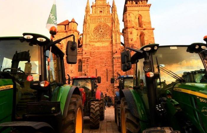 les tracteurs convergent à nouveau vers Rodez, suivez cette nouvelle journée de mobilisation