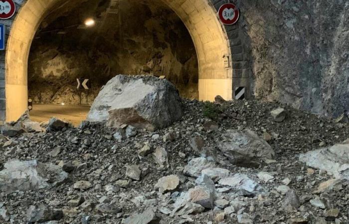 Un glissement de terrain coupe la route entre Sierre et Val d’Anniviers