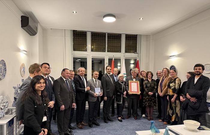 Remise de documents historiques à la famille Testa, héritière de la diplomatie turco-néerlandaise