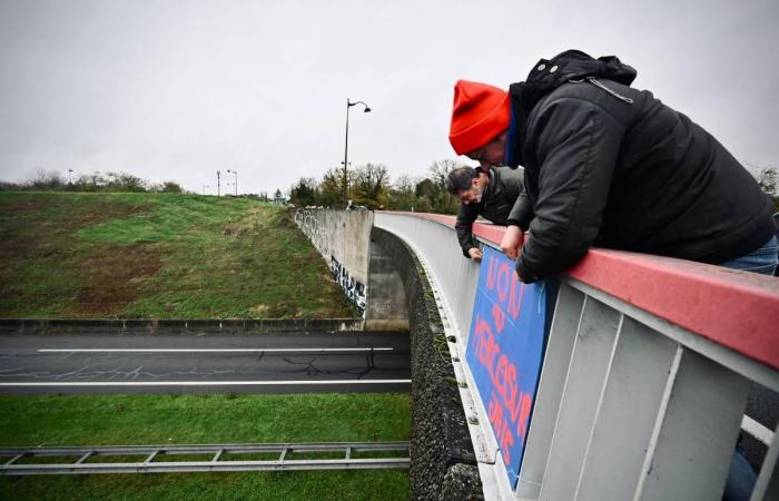 EN DIRECT – Le rond-point de Moulins bloqué par une dizaine de tracteurs… Suivez la mobilisation des agriculteurs du Cher