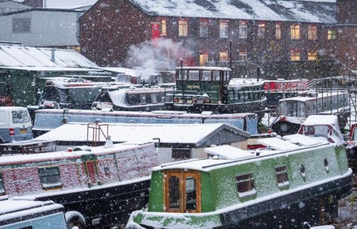 Les plus grandes réactions alors que la neige arrive à travers le Royaume-Uni