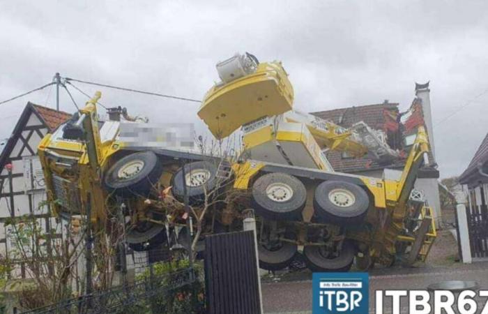 Une grue de plus de 40 tonnes s’effondre sur une maison, le pire évité de justesse