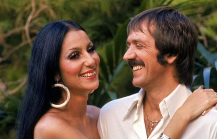 Cher accuse Sonny Bono de lui avoir volé sa fortune