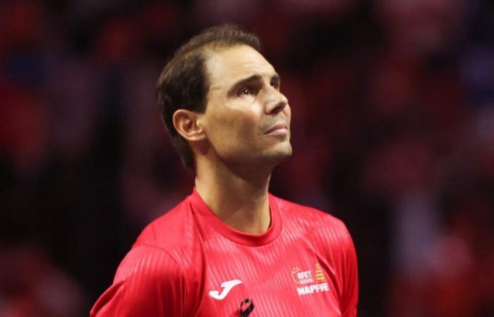 Les yeux mouillés, Rafael Nadal termine sa carrière entouré de sa femme, de son fils et de ses proches