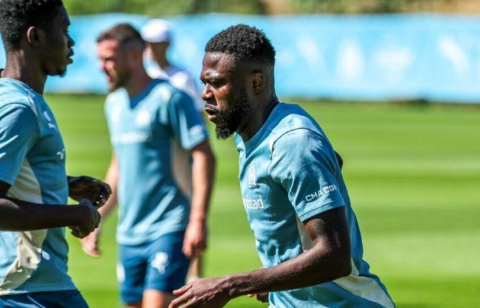 le conflit continue avec Mbemba, qui a rejeté une offre de Ligue 1