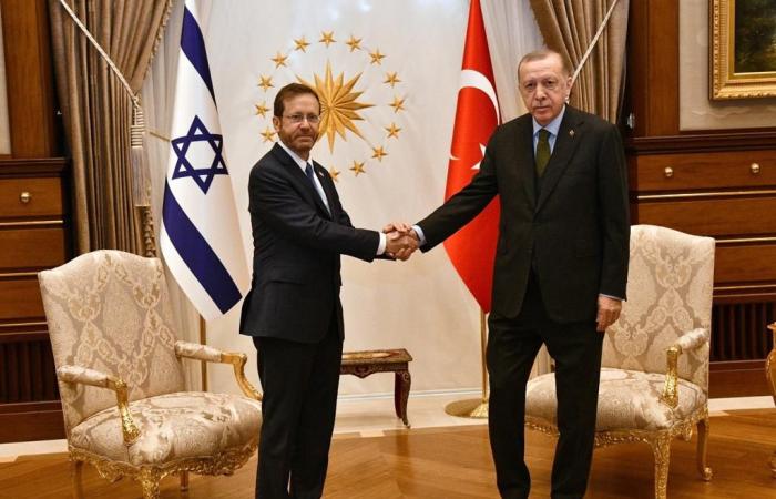 Erdogan est fier d’avoir bloqué le vol du président israélien au-dessus de la Turquie