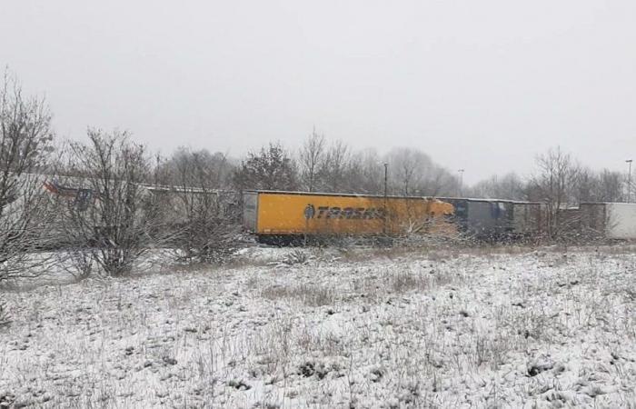 interdiction de circuler pour les poids lourds dans le Finistère, neige attendue dans les Côtes-d’Armor