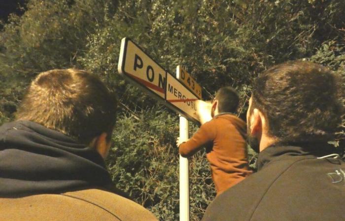 Une action contre le Mercosur menée par les agriculteurs de la Manche Sud hier soir