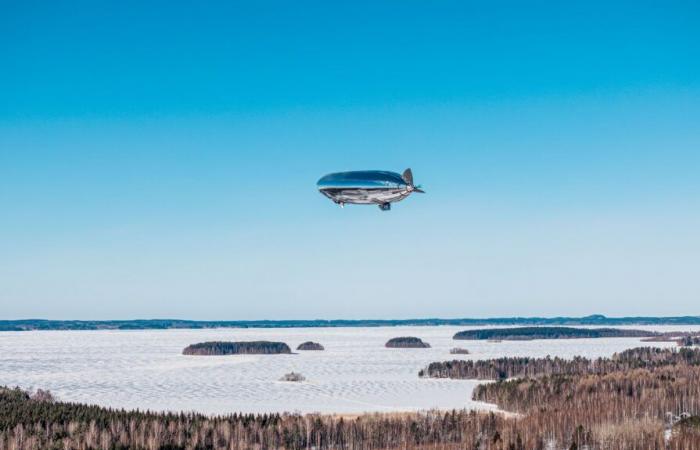 Aux portes de la Russie, ces intrigants ballons chromés veillent sur la Finlande depuis le ciel