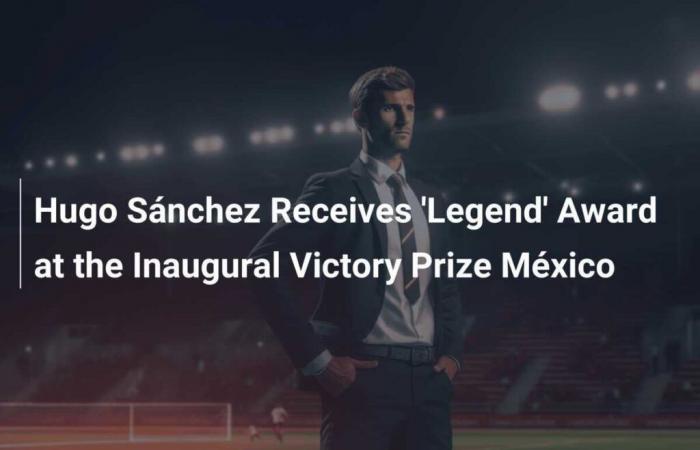 Hugo Sánchez reçoit le prix « Légende » lors de la première édition du Prix de la Victoire Mexicaine