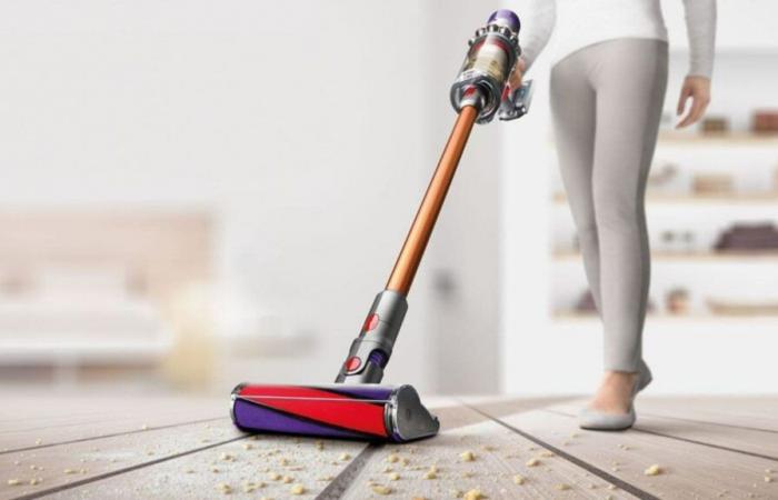 Dyson suce le prix de son fameux aspirateur sans fil V10, vous ne pourrez pas y résister !