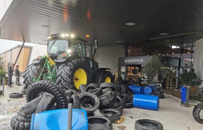 En route vers la Gironde, des agriculteurs du Lot-et-Garonne ciblent un supermarché à Marmande