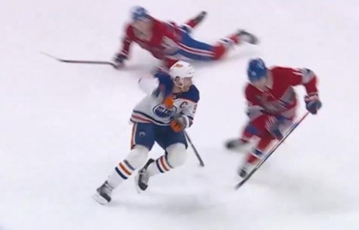 Cole Caufield réagit à la tasse de café 2 lait 2 sucre que lui a servie Connor McDavid