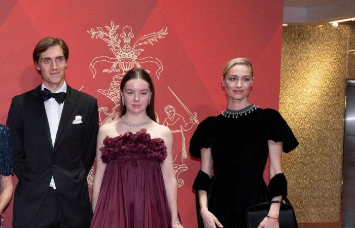 La princesse Caroline brille aux côtés de ses enfants glamour lors du gala de la fête nationale avec Albert II et Charlène