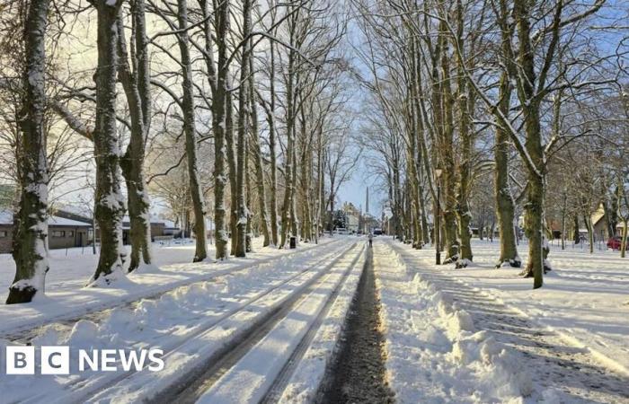 Les écoles fermées alors que l’avertissement de neige et de verglas se prolonge