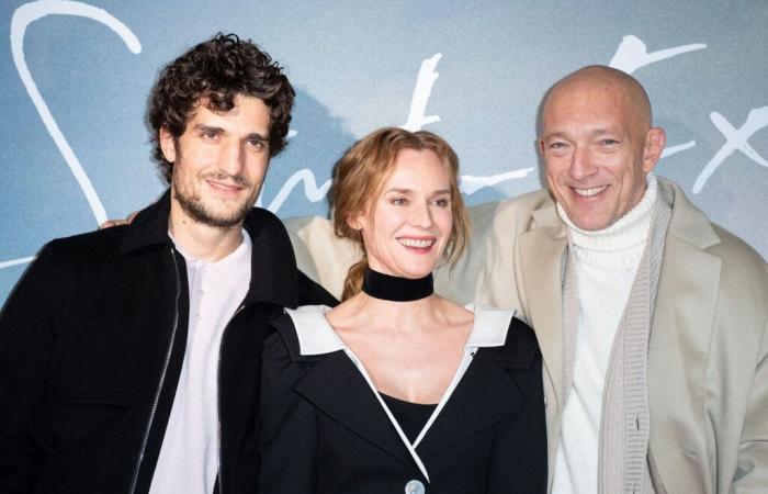 Regards complices entre Louis Garrel, Diane Kruger et Vincent Cassel à la première de “Saint-Ex” à Paris