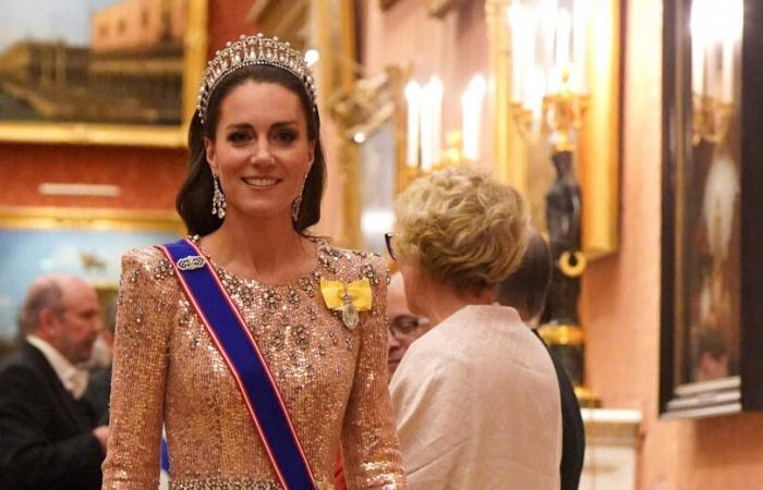 La reine Camilla, resplendissante au gala du corps diplomatique avec Charles III et le prince William