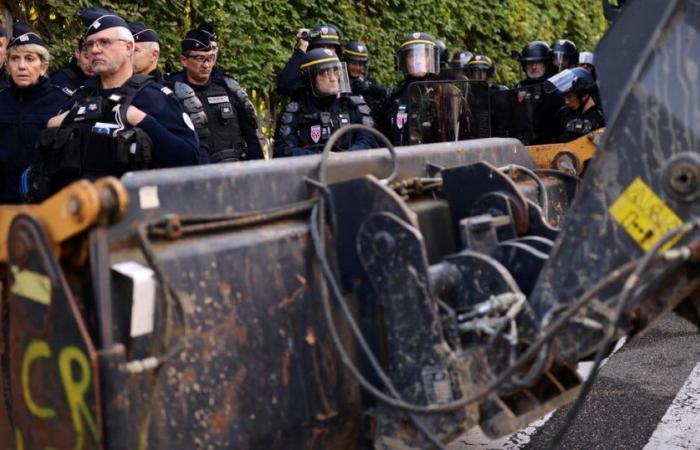 Images d’agriculteurs expulsés de la préfecture du Lot-et-Garonne, dont des dirigeants de la Coordination rurale