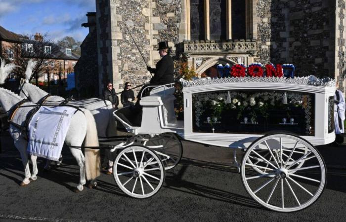 les proches du chanteur et les One Direction étaient réunis à ses funérailles dans le sud de l’Angleterre