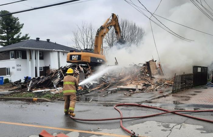 Un immeuble à logements rasé par les flammes à Nicolet