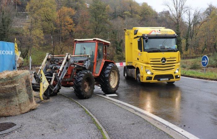 la coordination rurale de Haute-Garonne bloque les camions à la frontière espagnole à Fos