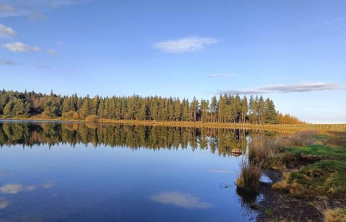 Ce lac du Puy-de-Dôme, prisé des randonneurs, fait l’objet d’importants travaux