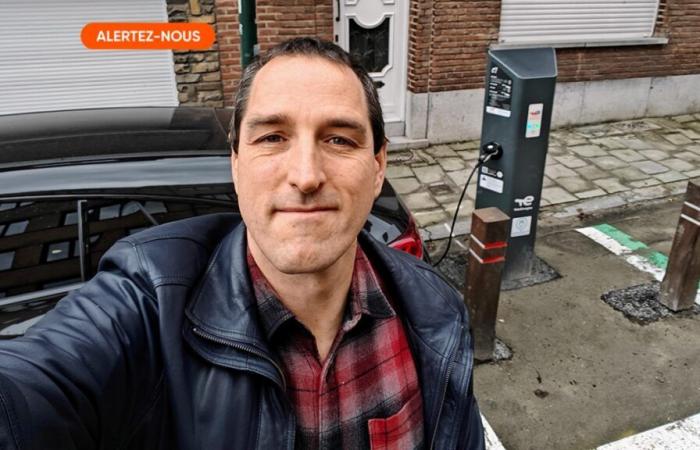 Laurent découvre que deux bornes de recharge pour voitures électriques ont des prix très différents