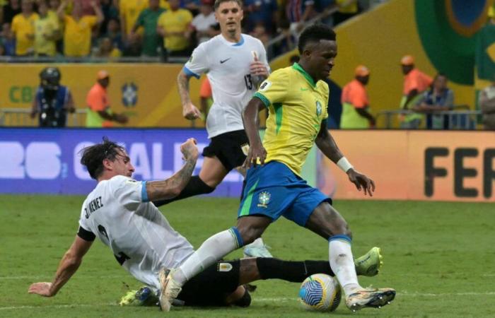 Vinicius reçoit un certificat sur ses racines camerounaises avant le match contre l’Uruguay