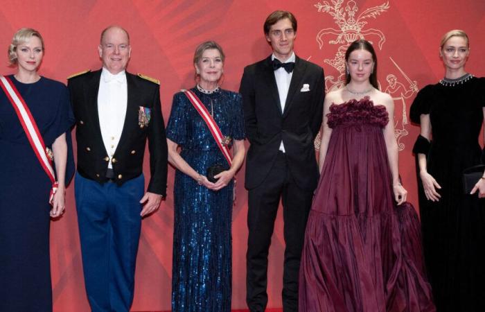 La princesse Caroline brille aux côtés de ses enfants glamour lors du gala de la fête nationale avec Albert II et Charlène