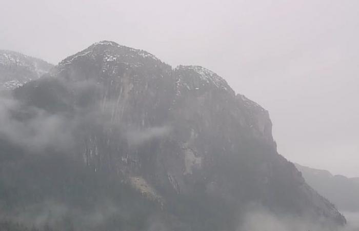 Un cyclone à la bombe apporte de la neige à Squamish