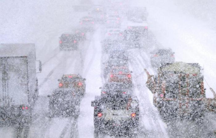 Un cyclone à la bombe sur la côte ouest et des tempêtes hivernales dans le Midwest sont prévus alors que les Américains se préparent pour leur voyage de Thanksgiving.