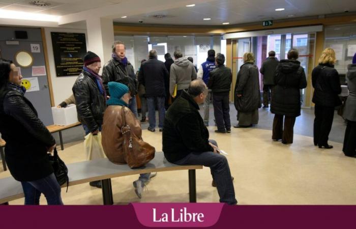 Deux journalistes piègent le CPAS d’Anderlecht et révèlent ses dérives inquiétantes