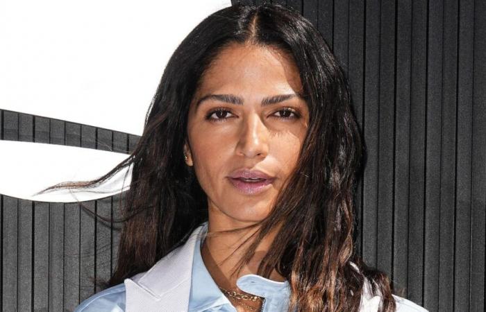 Camila Alves McConaughey s’habille en Mère Noël au concert de Mariah Carey