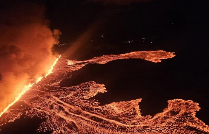 Un volcan entre en éruption en Islande et un village voisin évacué