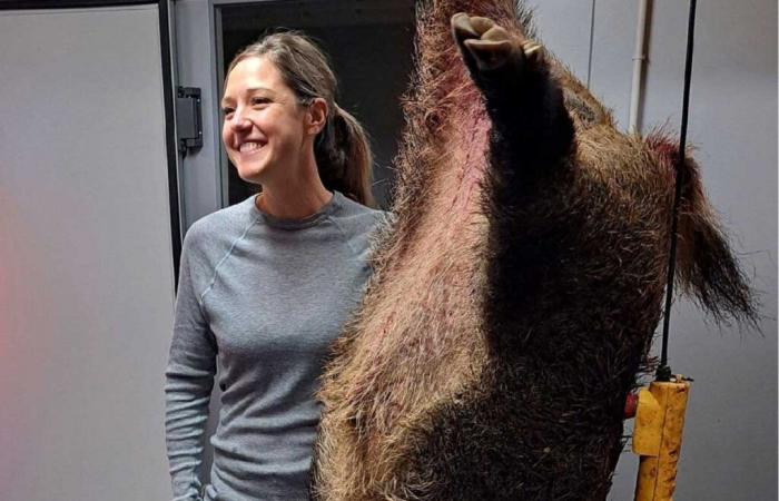 Une jeune chasseresse tue un sanglier de 138 kg dans le Gers