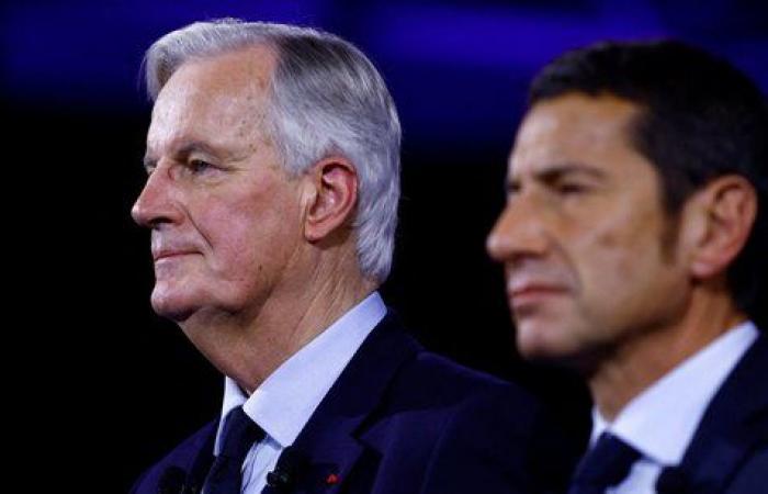 Devant les maires, Barnier attaque les règles mais pas les coupes