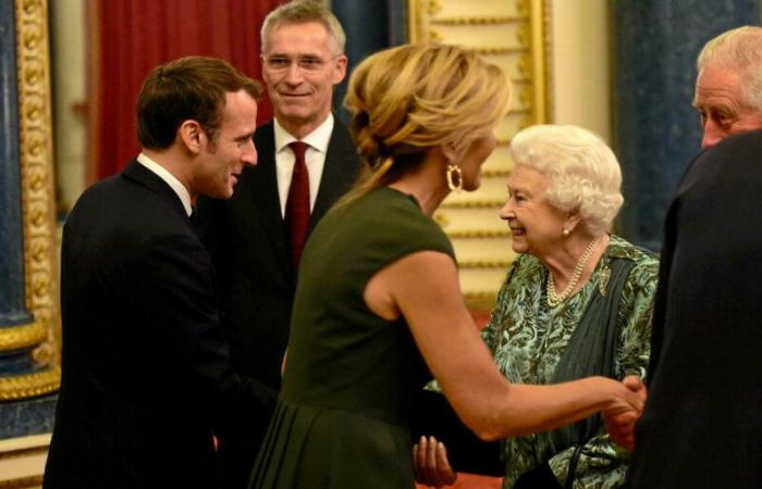 Elizabeth II sans pitié pour Emmanuel Macron