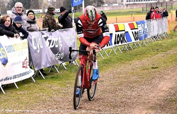 Hugo Antunes sur le podium au Challenge régional de cyclo cross