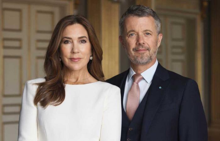 Les premiers portraits officiels du roi Frederik X et de la reine Mary en civil