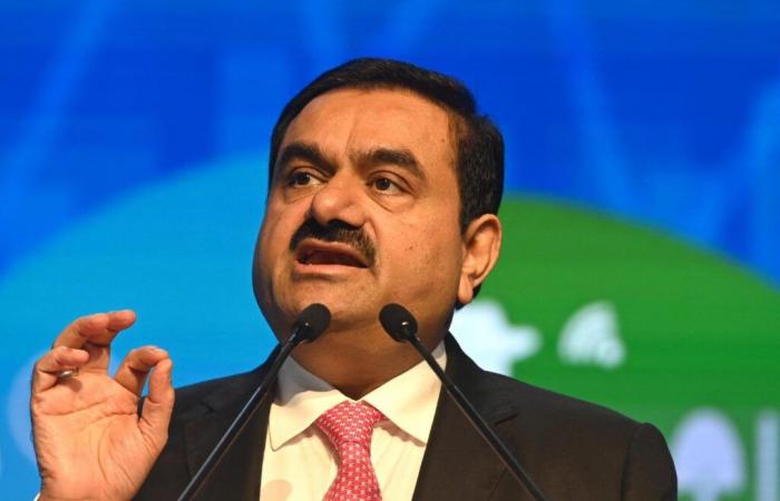 Le milliardaire indien Adani, proche de Narendra Modi, est accusé d’avoir versé des centaines de millions de dollars de pots-de-vin par la justice américaine